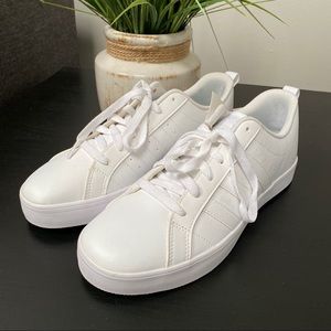 NWT Adidas women white sneakers